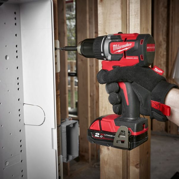 MILWAUKEE Aku. bušilica-odvijač 18V 2x2Ah - M18CBLDD-202C - 4933464317