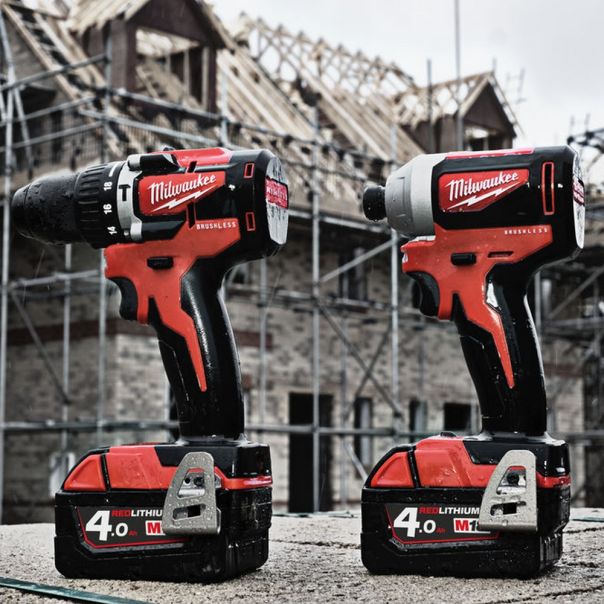 MILWAUKEE Aku. vibraciona bušilica-odvijač 18V 2x4Ah - M18CBLPD-402C - 4933464537