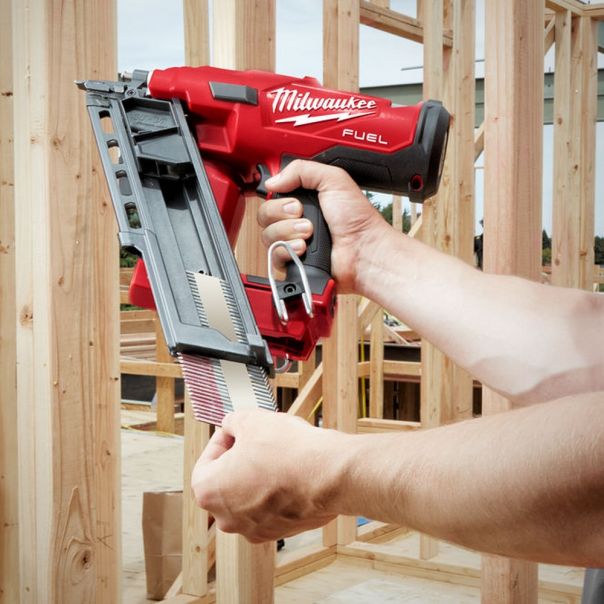 MILWAUKEE Aku. pištolj za eksere 18V 2x5Ah - M18FFN-502C - 4933471404