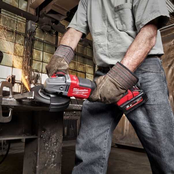 MILWAUKEE Aku. brusilica 125mm 18V 2x5,5Ah ‘HIGH PERFORMANCE’ - M18FHSAG125XPDB-552X - 4933471080