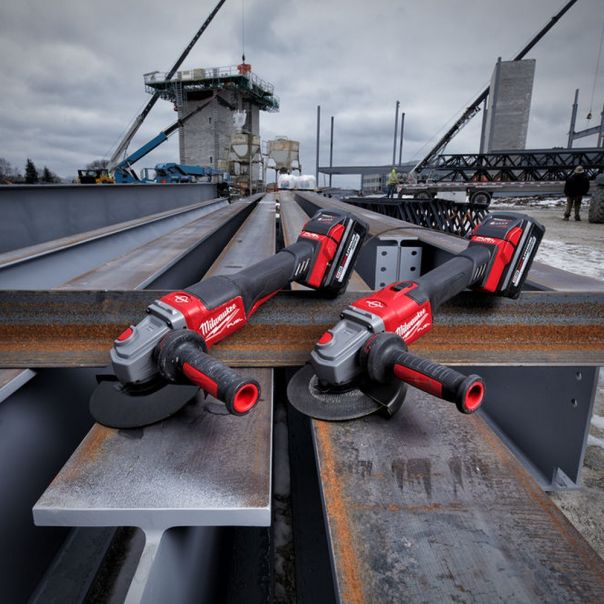 MILWAUKEE Aku. brusilica 125mm 18V 2x5,5Ah ‘HIGH PERFORMANCE’ - M18FHSAG125XPDB-552X - 4933471080