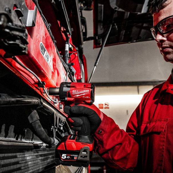MILWAUKEE Aku. kompaktni udarni pištolj 1/2” 18V 2x5Ah - M18FIW2F12-502X - 4933478444