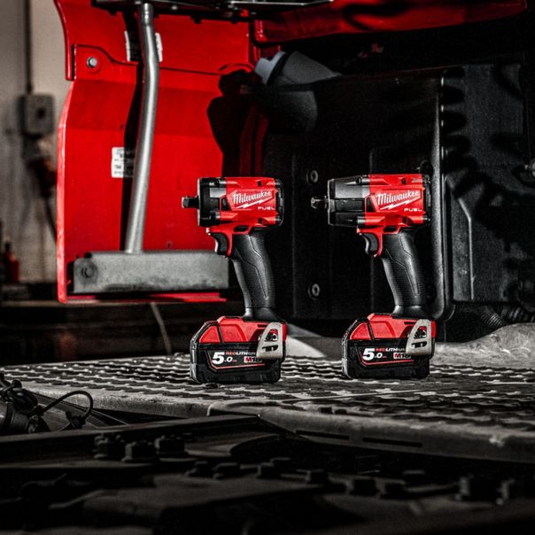 MILWAUKEE Aku. kompaktni udarni pištolj 1/2” 18V 2x5Ah - M18FIW2F12-502X - 4933478444