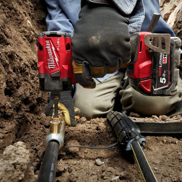 MILWAUKEE Aku. kompaktni udarni pištolj 1/2” 18V 2x5Ah - M18FIW2F12-502X - 4933478444