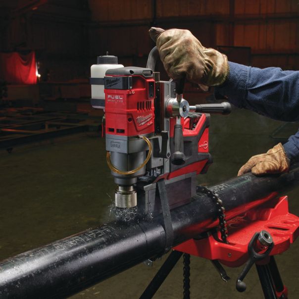 MILWAUKEE Aku. magnetna bušilica sa permanentnim magnetom 18V 2x5Ah - M18FMDP-502C - 4933451012