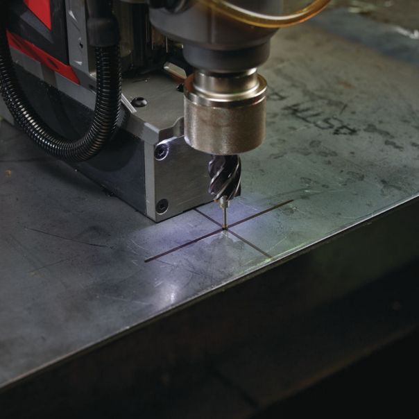 MILWAUKEE Aku. magnetna bušilica sa permanentnim magnetom 18V 2x5Ah - M18FMDP-502C - 4933451012