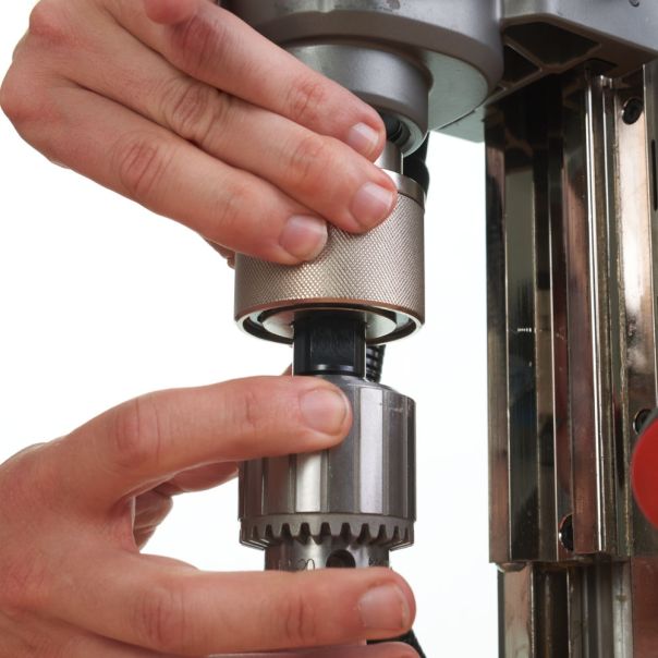 MILWAUKEE Aku. magnetna bušilica sa permanentnim magnetom 18V 2x5Ah - M18FMDP-502C - 4933451012