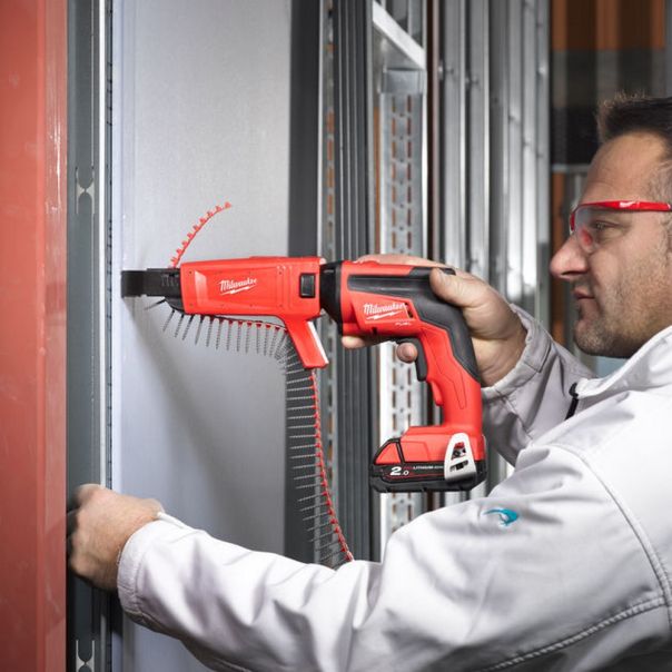 MILWAUKEE Aku. šrafilica sa šaržerom 18V 2x2Ah - M18FSGC-202X - 4933459199