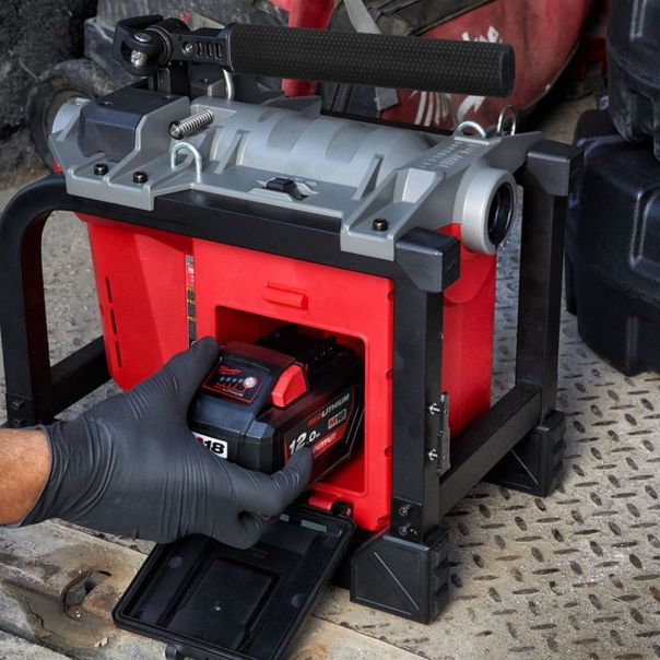 MILWAUKEE Akumulatorski čistač cevi 18V 12Ah - M18FSSM-121 - 4933471410