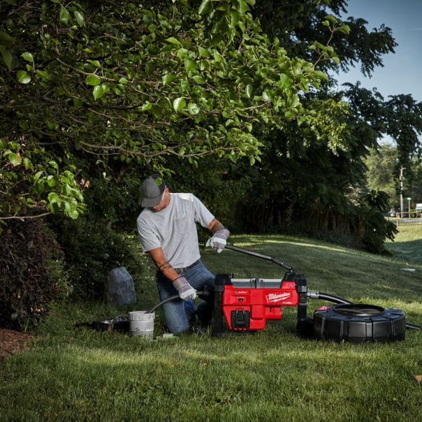 MILWAUKEE Akumulatorski čistač cevi 18V 12Ah - M18FSSM-121 - 4933471410