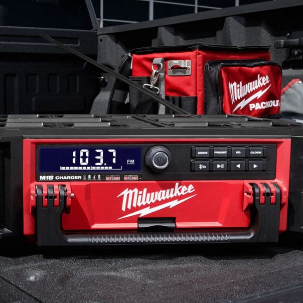 MILWAUKEE Radio-Punjač PACKOUT 18V/230V - M18PRCDAB+-0, SOLO (bez baterije i punjača) - 4933472112