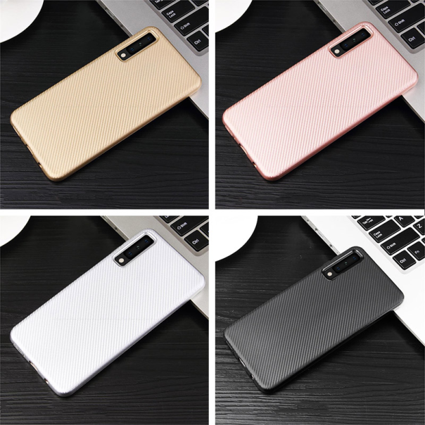 Maska za iPhone 17 Carbon fiber crna - 619159