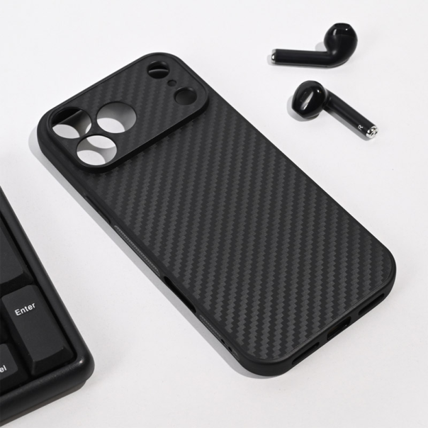 Maska za iPhone 17 Pro Carbon fiber crna - 619160