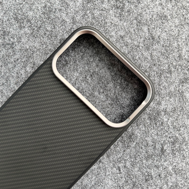 Maska za iPhone 17 Carbon Wave crna - 621455