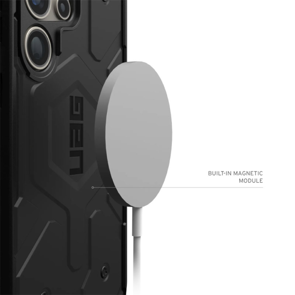 Maska UAG Pathfinder Mag Case iPhone 15 Pro Max crna - 611687