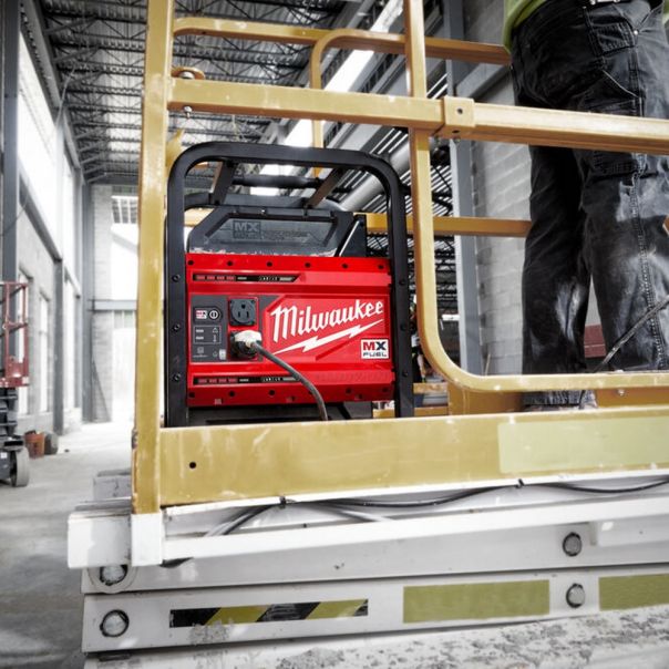 MILWAUKEE Akumulatorsko napajanje za 220V - MXFPS-602 - 4933479266