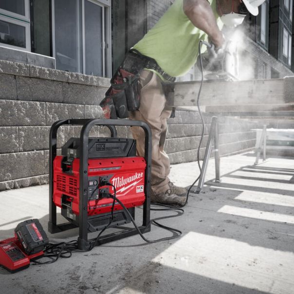 MILWAUKEE Akumulatorsko napajanje za 220V - MXFPS-602 - 4933479266