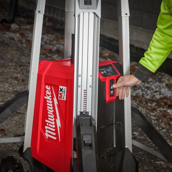 MILWAUKEE Baterijski led reflektor 6Ah sa postoljem - MXFTL-601 - 4933471844