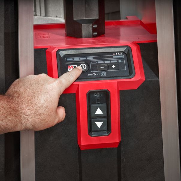 MILWAUKEE Baterijski led reflektor 6Ah sa postoljem - MXFTL-601 - 4933471844