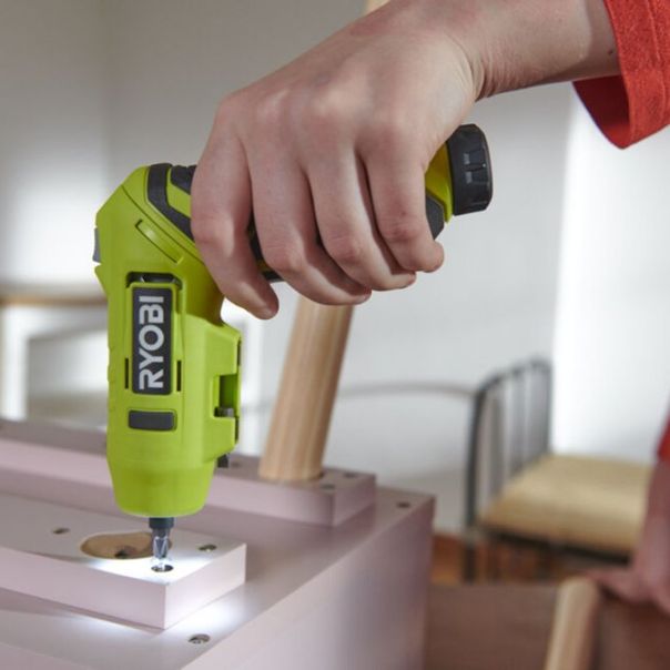 RYOBI Kompaktni aku okretni odvijač USB Lithium 4V (2,0 Ah) RSDP4-120G - RSDP4-120G