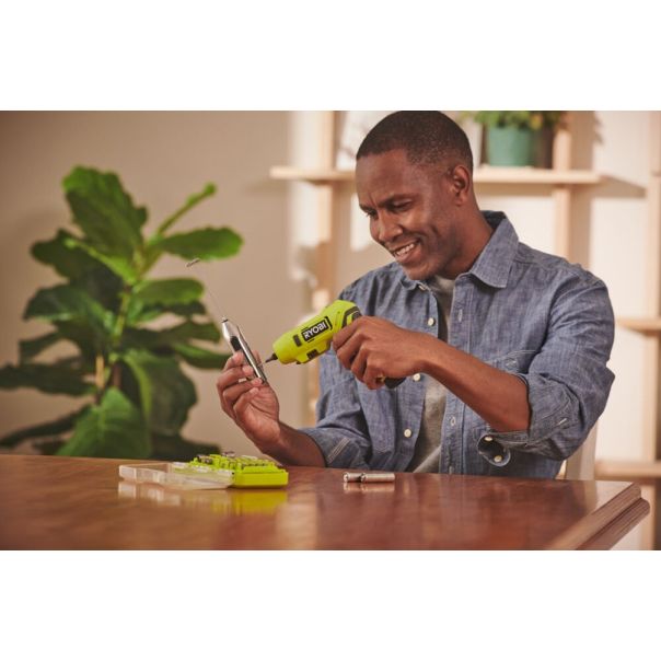 RYOBI Kompaktni aku okretni odvijač USB Lithium 4V (2,0 Ah) RSDP4-120G - RSDP4-120G