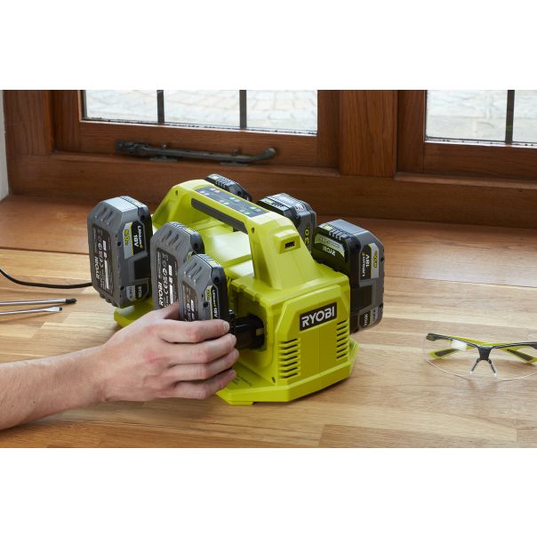 RYOBI Punjač baterija 4A sa 6 portova (ulaza), 18V ONE+ RC18640 - RC18640