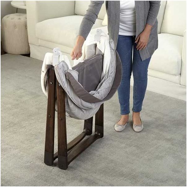 KIDS II Ingenuity Prenosiva korpa za bebu - Foldaway Rocking Wood Bassinet - Carrington - SKU11162