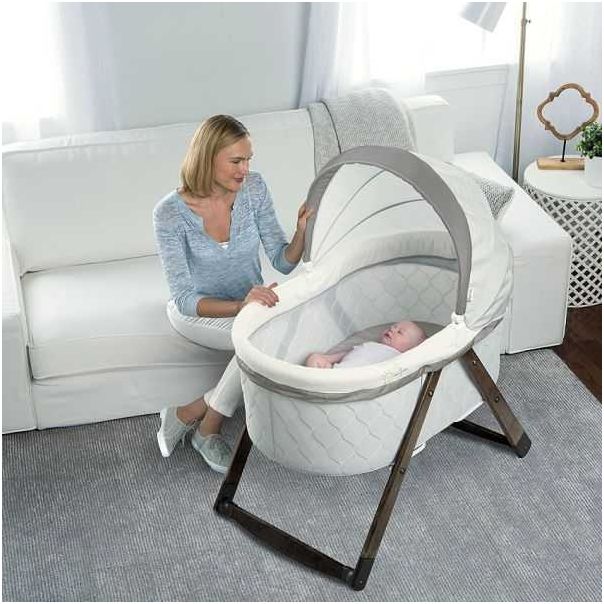 KIDS II Ingenuity Prenosiva korpa za bebu - Foldaway Rocking Wood Bassinet - Carrington - SKU11162