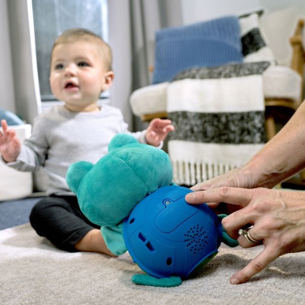 KIDS II PLISANA MUZICKA IGRACKA BABY NEPTUNE CUDDLY COMPOSER™6-24M - EP2741004