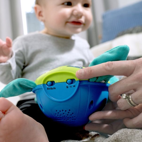 KIDS II PLISANA MUZICKA IGRACKA BABY NEPTUNE CUDDLY COMPOSER™6-24M - EP2741004