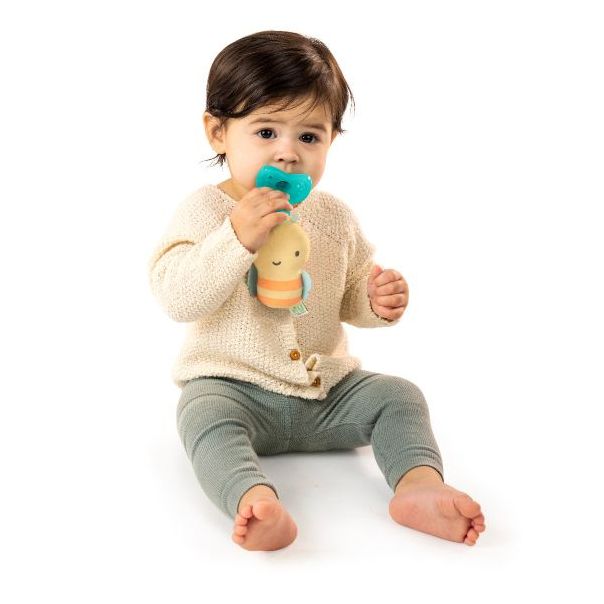 KIDS II Igračka Ingenuity držač za varalicu Cozy Coo™ - Bomby™ 16878 - SKU16878