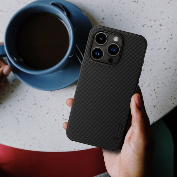 Maska za iPhone 15 Pro 6.1 Nillkin Scrub Pro Magnetic crna - 212500