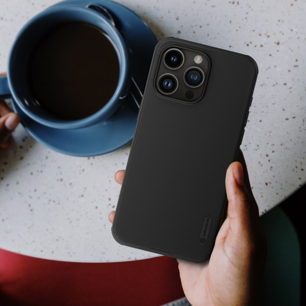 Maska za iPhone 15 Pro Max 6.7 Nillkin Scrub Pro Magnetic crna - 212501