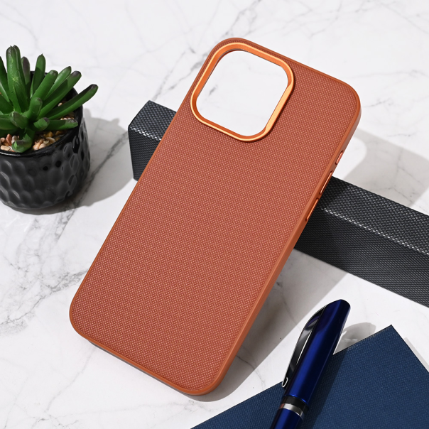 Maska za iPhone 15 Pro Max 6.7 braon Urban Case - 219486