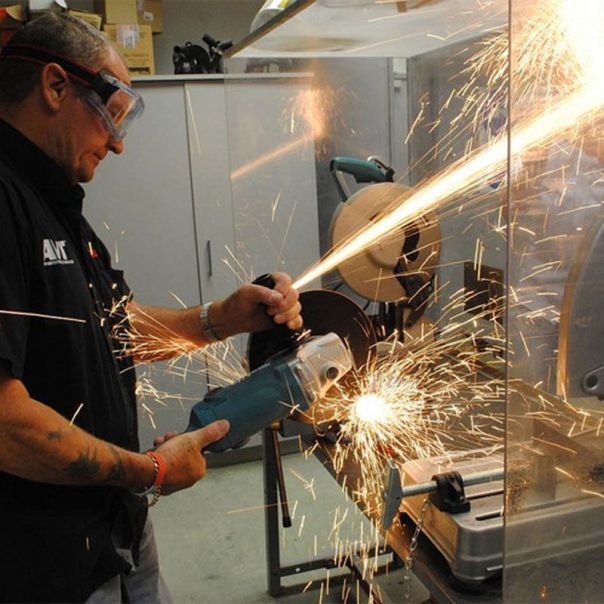 MAKITA Ugaona brusilica velika; 2.000W; 230mm (GA9050) - GA9050