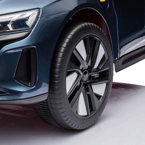 EUROBAJK Dečiji automobil na akumulator Audi E-tron GT, plava - 8648-1-1
