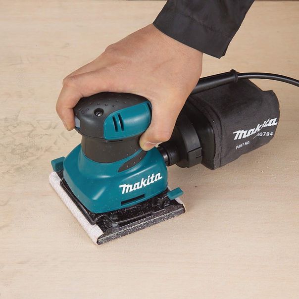MAKITA Vibraciona brusilica BO4557 /Šlajferica/ - BO4557