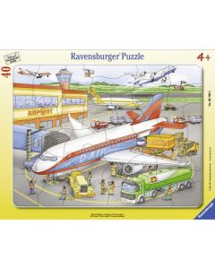 Ravensburger puzzle - Na arodromu - 40 delova - RA06700